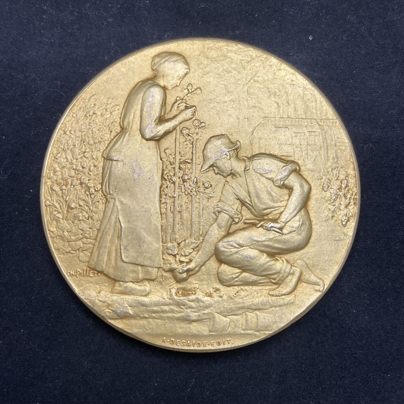 「木头集藏」章牌精品专场！！ Pillet～1911年法国奥恩园艺协会镀金大银章，直径：58mm，83g，边铭：菱形厂标 野猪头银标 ARGENT。