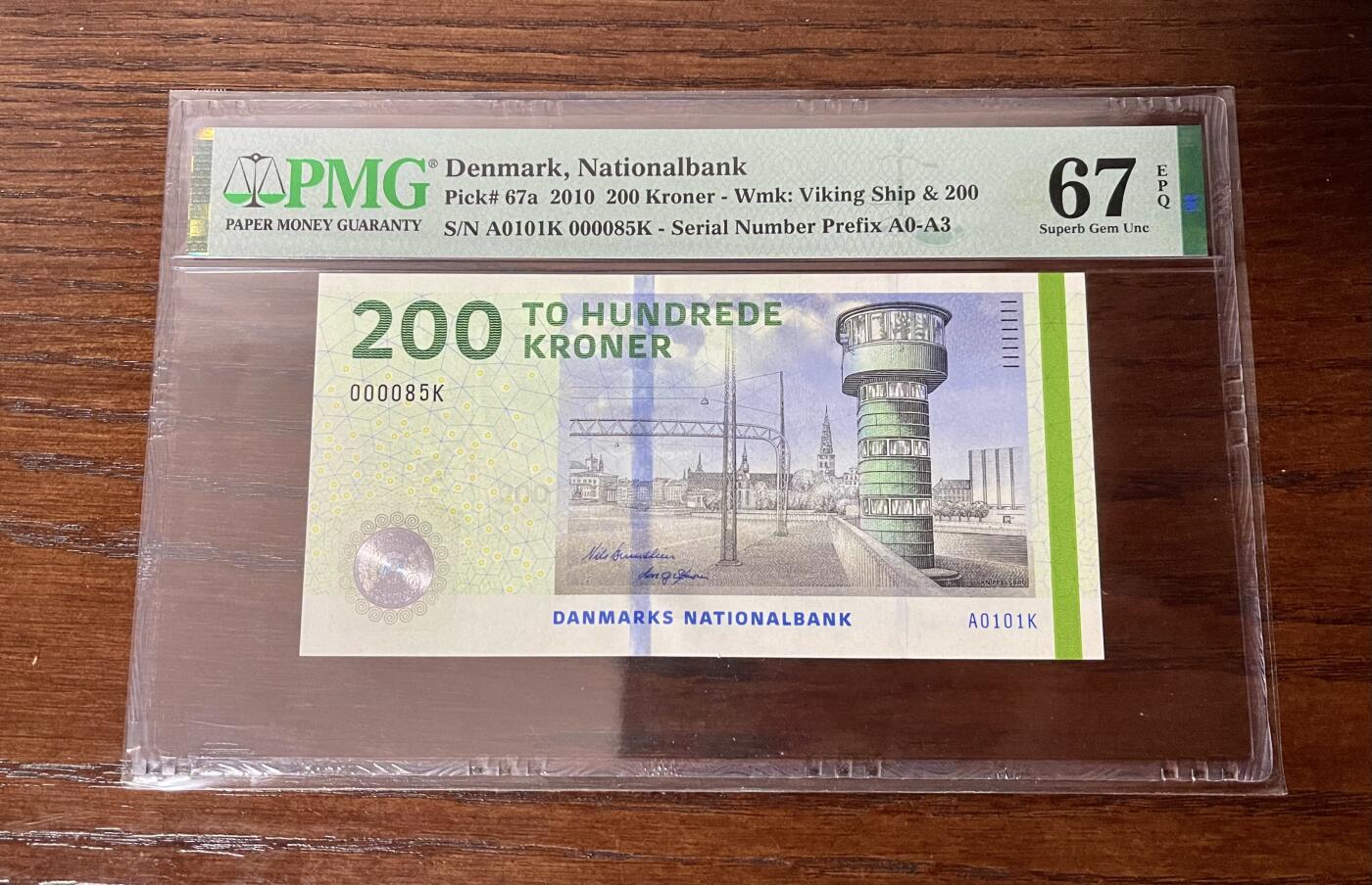 一帆外币靓号专拍第5场 丹麦大桥初版200克朗 首发A0冠 大开门十位小号 无47 PMG67亚军分 仅10张更高分