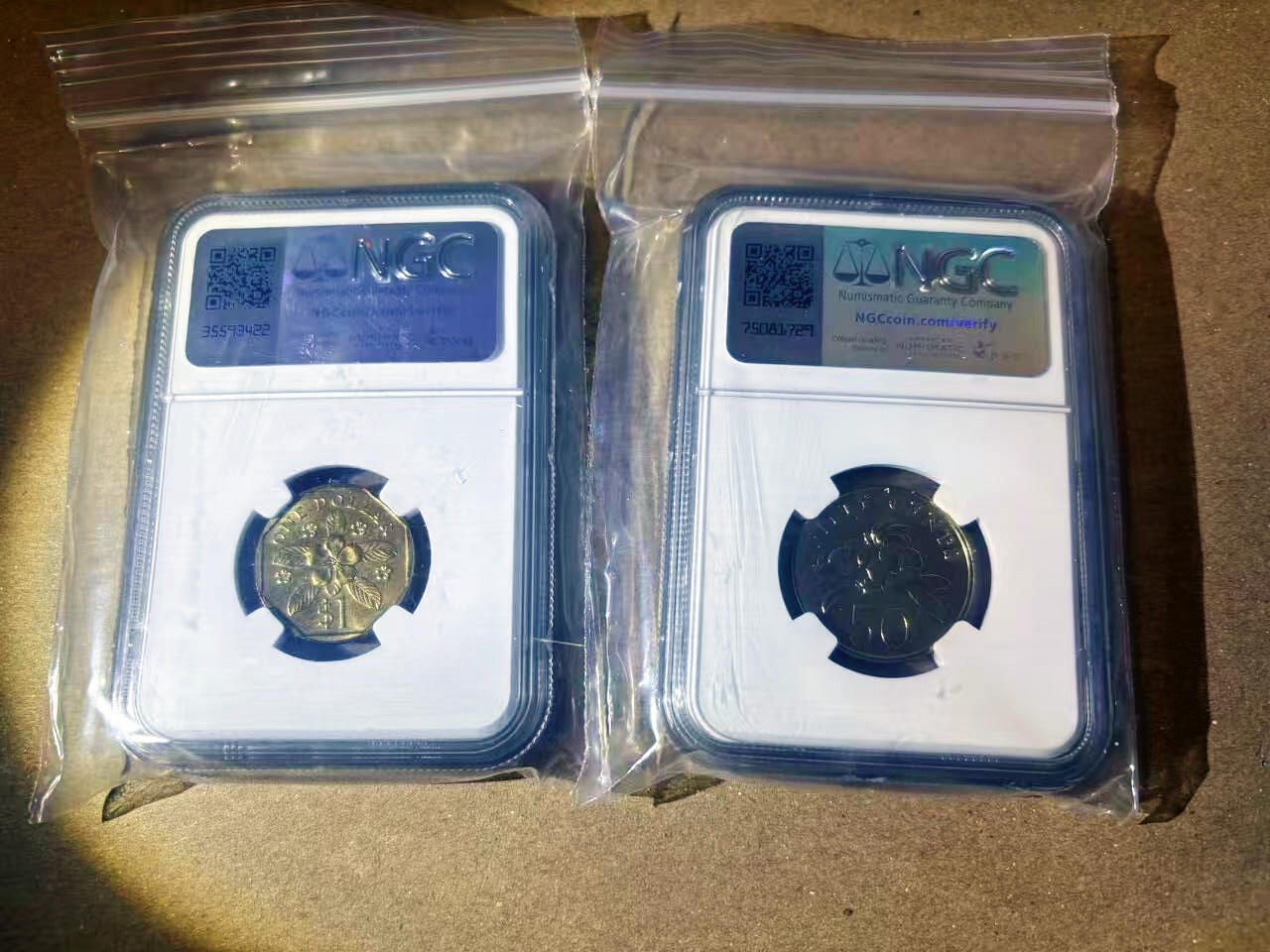 【Blue Auction】✨世界纸币精拍第622期【精】 【一组2枚】新加坡 1988 -2001年50分-1元NGC MS65 