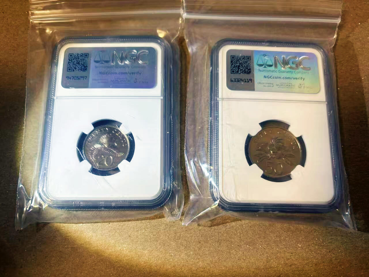 【Blue Auction】✨世界纸币精拍第622期【精】 【一组2枚】新加坡1992-2001年 20-50分NGC MS65  