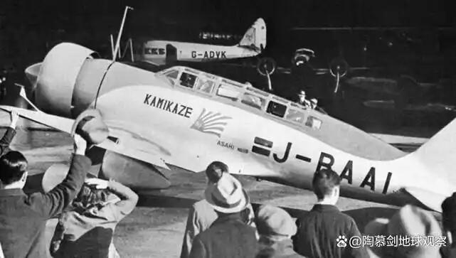1937年亚欧联络记录大飞行“神风”号纪念徽章，纯银，库存品相，东京朝日新闻社颁发