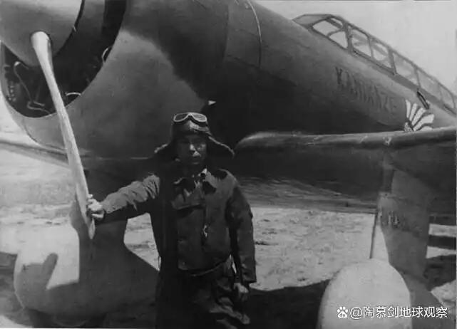 1937年亚欧联络记录大飞行“神风”号纪念徽章，纯银，库存品相，东京朝日新闻社颁发