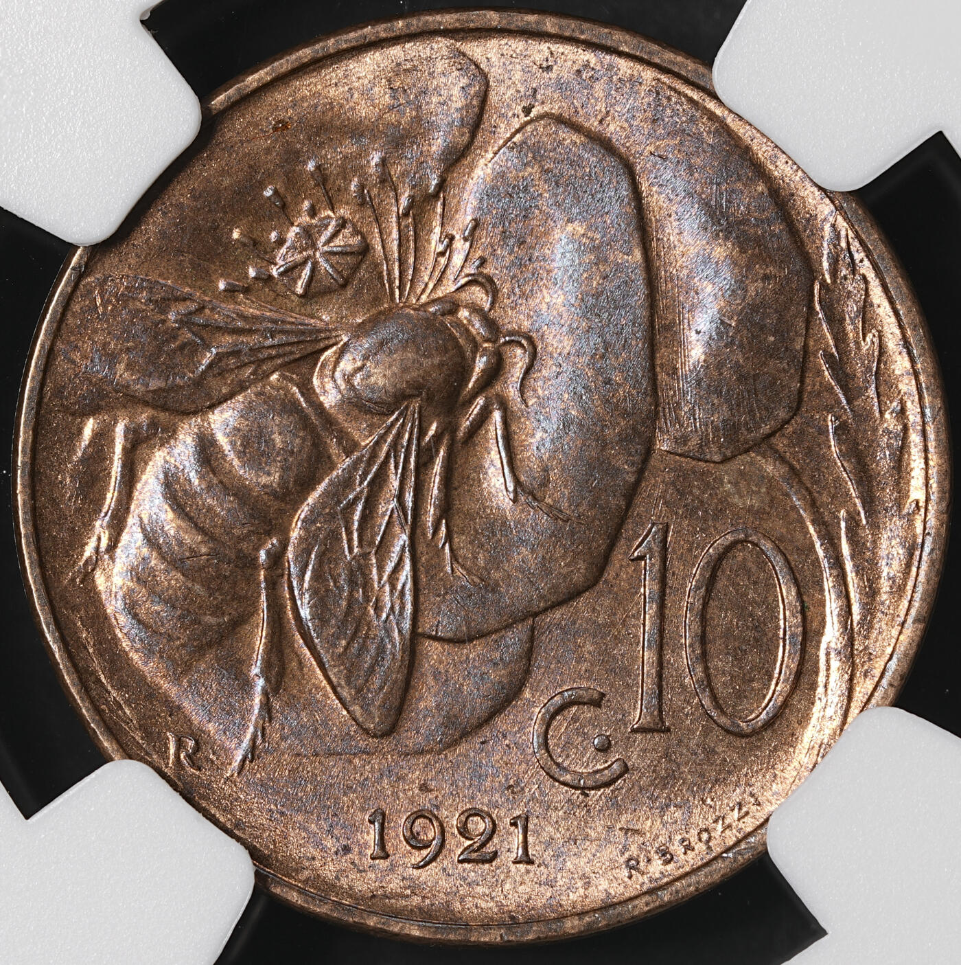 修遠堂世界钱币第五十八期 NGC评级 1921年意大利5，10分铜币各一枚