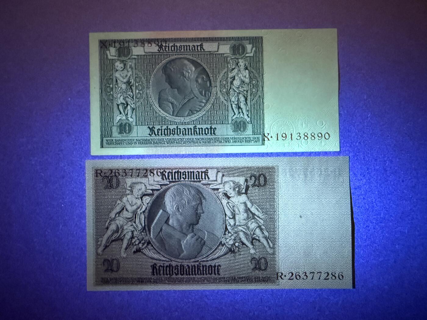 《艾美收藏》(原张总收藏)第188期-外币荟萃 德国10、20马克2张 UNC 1929年 20马克有一处纸胎痕 全程无4