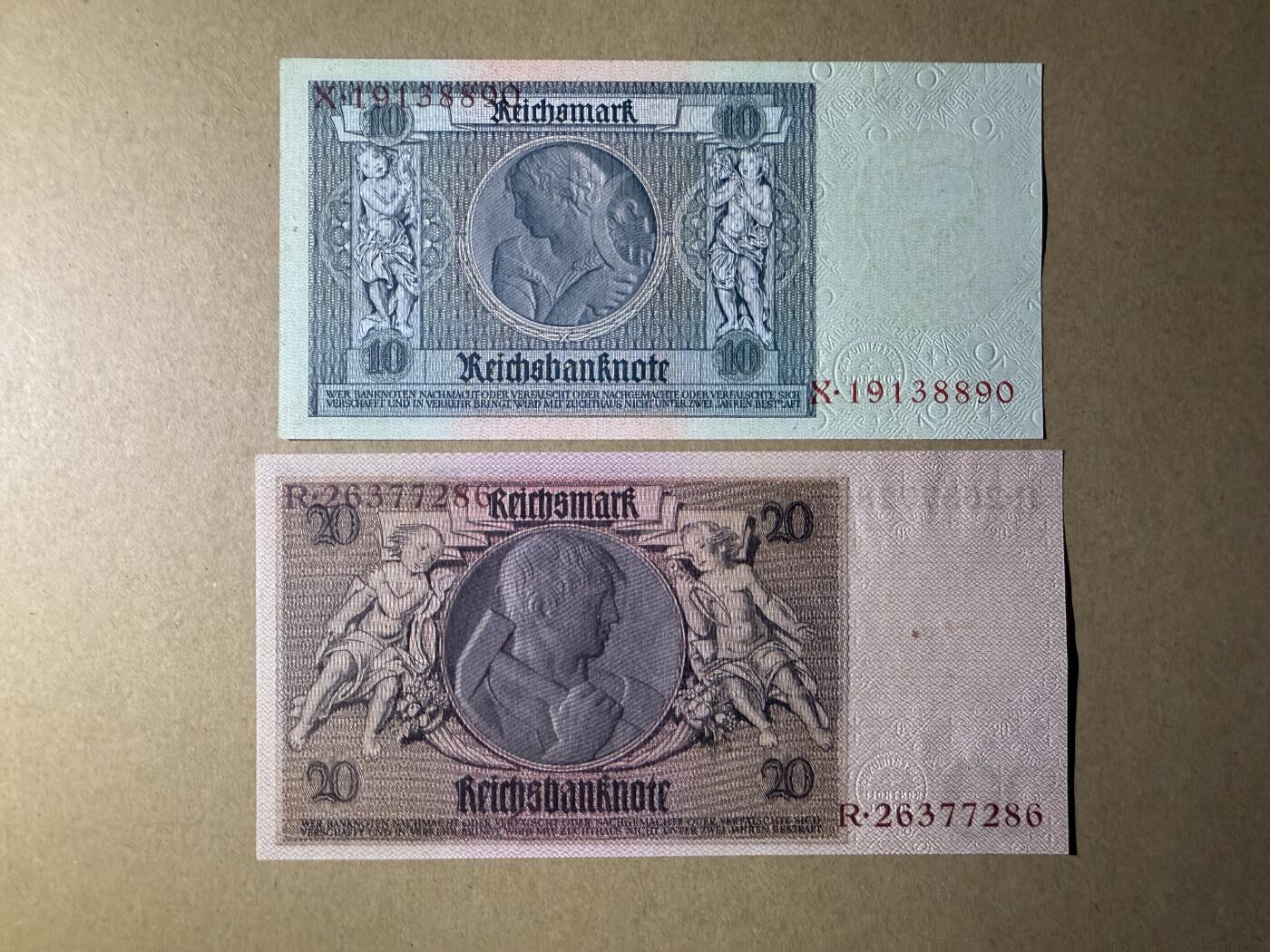 《艾美收藏》(原张总收藏)第188期-外币荟萃 德国10、20马克2张 UNC 1929年 20马克有一处纸胎痕 全程无4