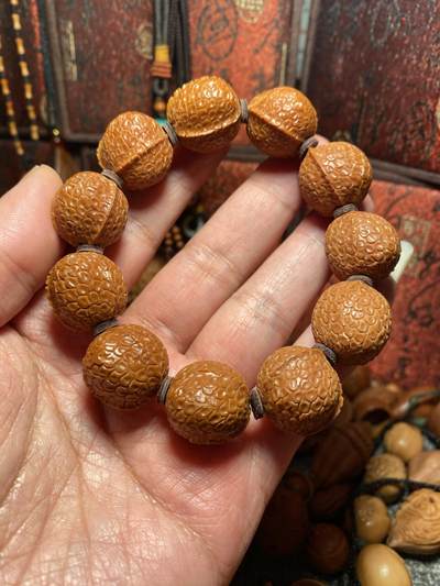 苏工核雕手工捡漏 - 福利苏工核雕纯手工雕刻，铁核龙鳞甲鱼背手串，8年老籽立体感十足尺寸2。0x2.0稀缺规格喜欢的来价格不贵