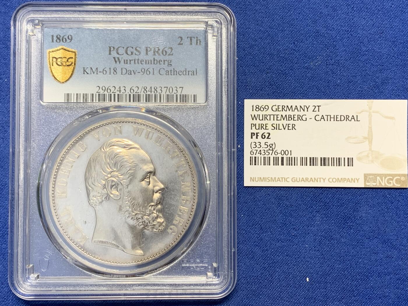 《竞宝斋》第356场 周日，周一  2场连拍 （全场包邮） PCGS-PR62（纯银版）德国符腾堡1869年2泰勒乌尔姆教堂大银币。1869年纯银精制版发行量为80枚，此币重量33.5克，是69年ngc冠军分，由于喜欢PCGS外观所以换盒、但遗憾是PCGS对于教堂没有专门的纯银标注，所以保留NGC标签，附NGC记录