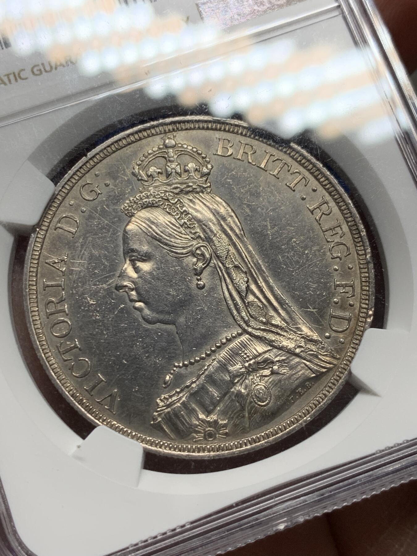 《竞宝斋》第356场 周日，周一  2场连拍 （全场包邮） NGC AUD 英国1887年高冠马剑1克朗银币