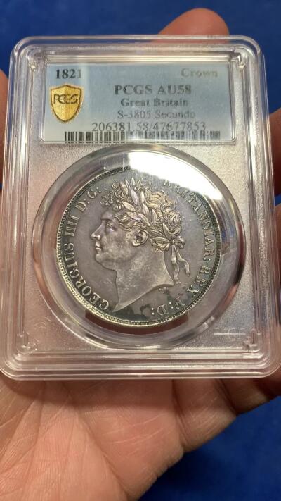 《竞宝斋》第356场 周日，周一  2场连拍 （全场包邮） PCGS AU58 英国乔治四世马剑克朗银币 紫黑色包浆 细节很不错 基本无磨损 包浆较厚才给了58 如果犹豫BU级的高价格 这颗58绝对是好选择