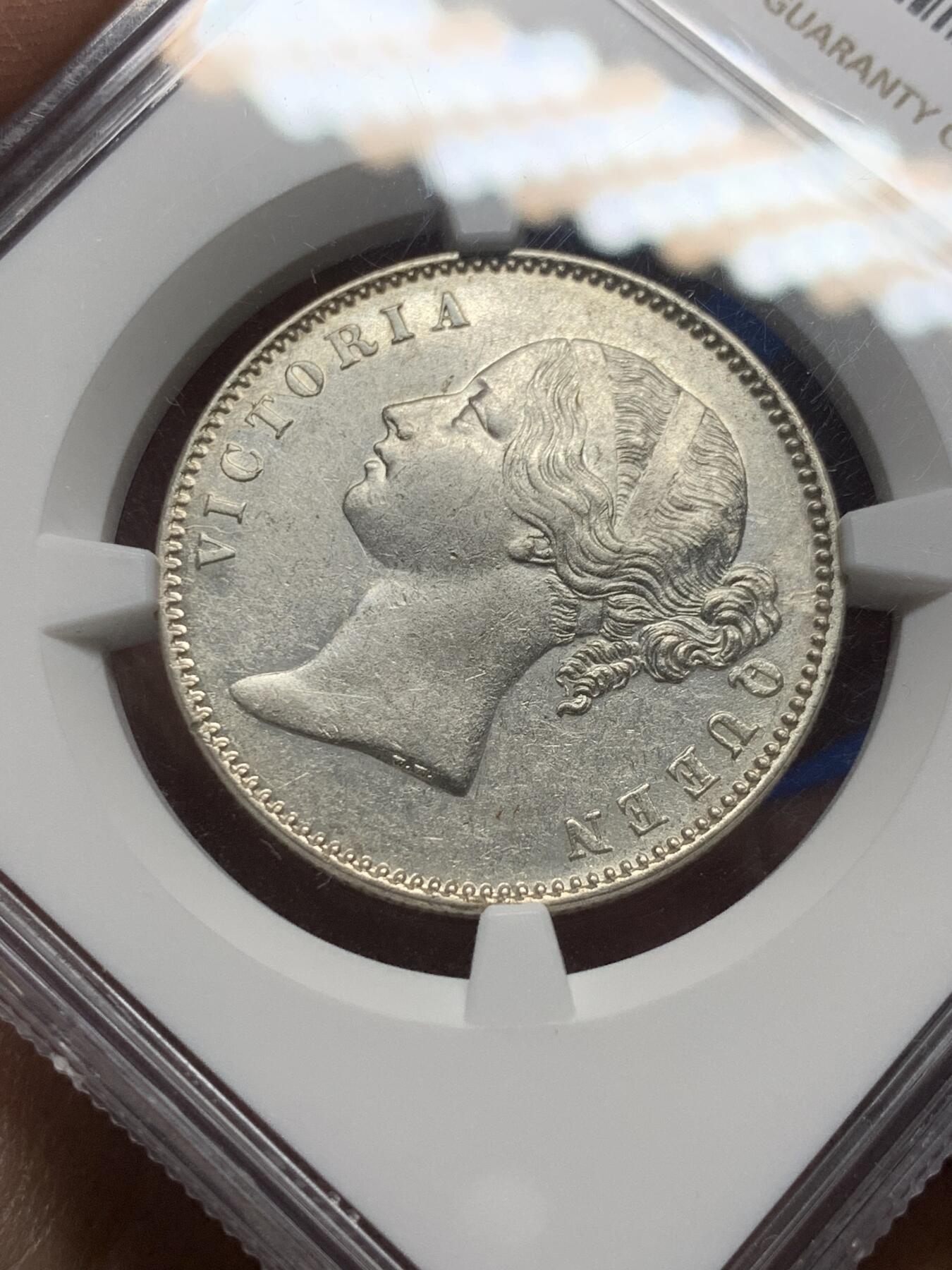 《竞宝斋》第356场 周日，周一  2场连拍 （全场包邮） NGC UNCD 英属印度1840年维多利亚1卢比银币（双辫版）