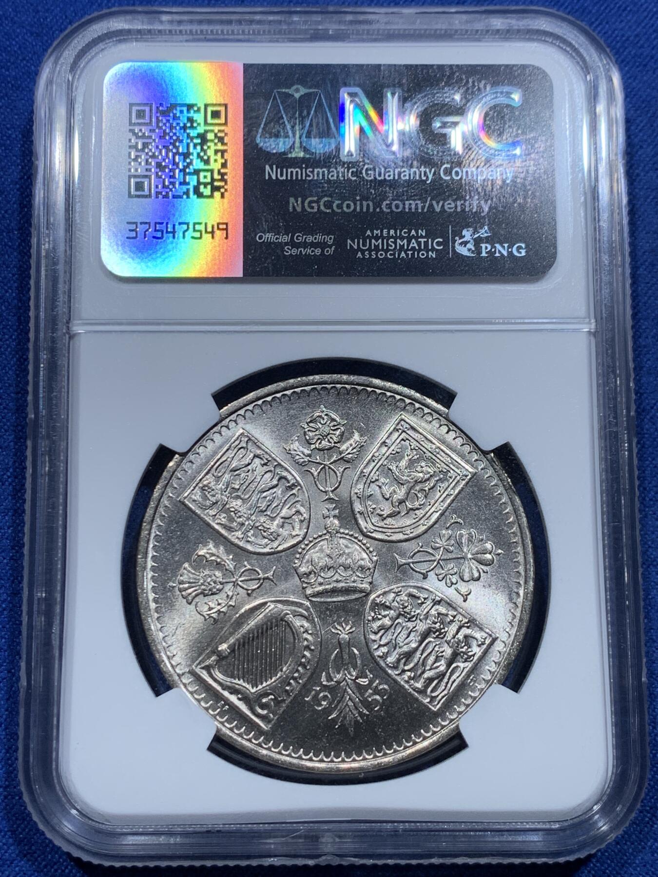 《竞宝斋》第356场 周日，周一  2场连拍 （全场包邮） NGC MS64 英国1953年伊丽莎白二世女王登基克朗纪念币 转光强烈，打制深峻，状态极佳。