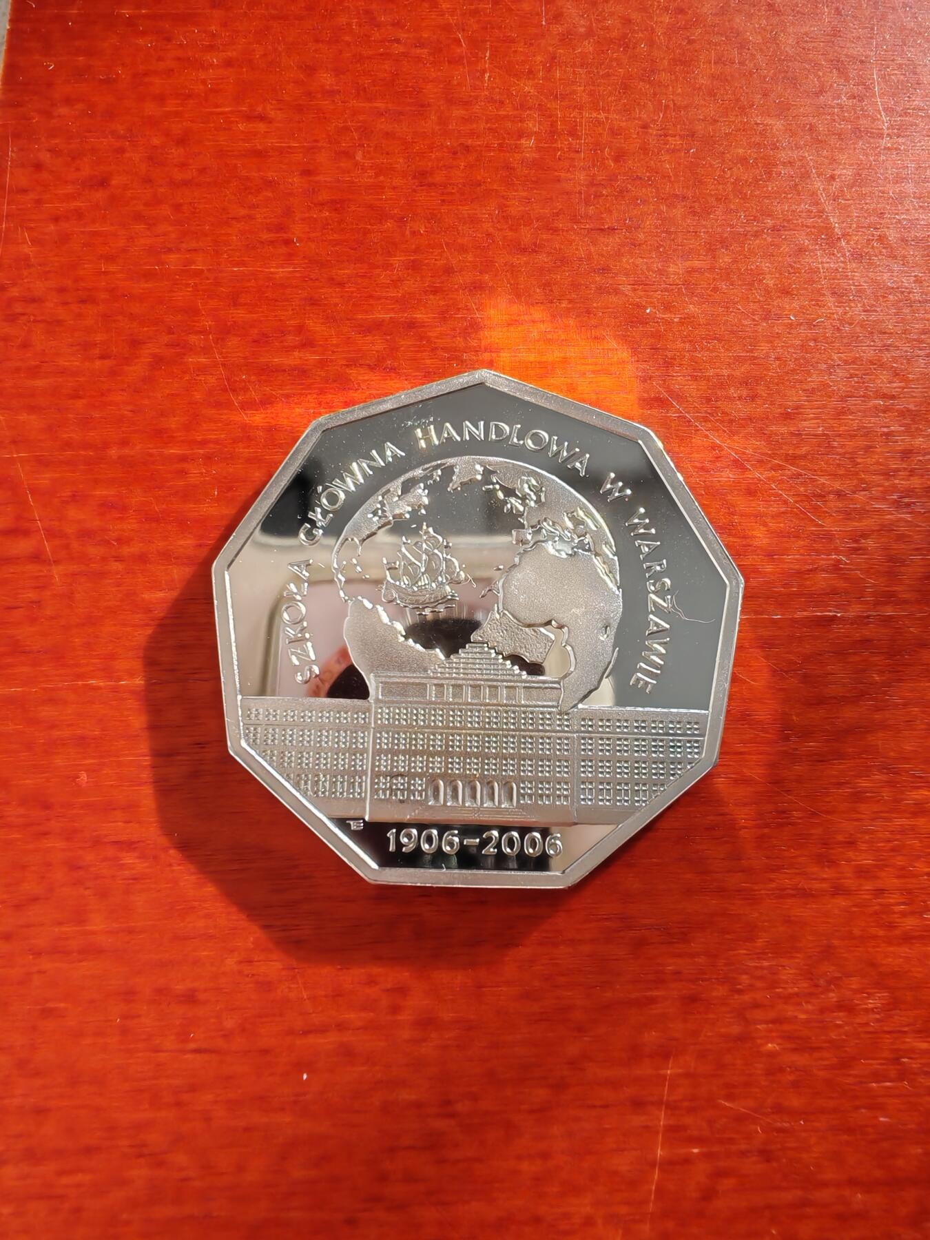 长老汇蛇年精选第五场拍卖 2006波兰华沙经济学院百周年10兹罗提九边形精制银币