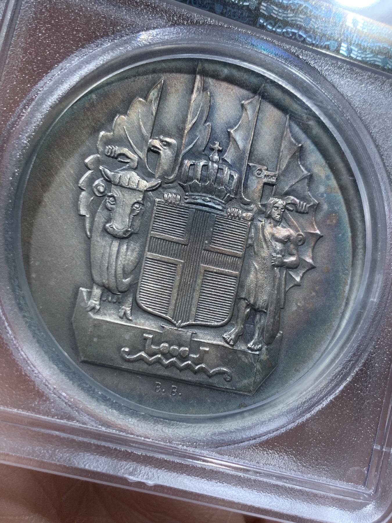 《竞宝斋》第356场 周日，周一  2场连拍 （全场包邮） PCGS MS64 冰岛1930年迁徙千年纪念10克朗海神银币，五彩好状态，克劳斯珍惜币目录收录
