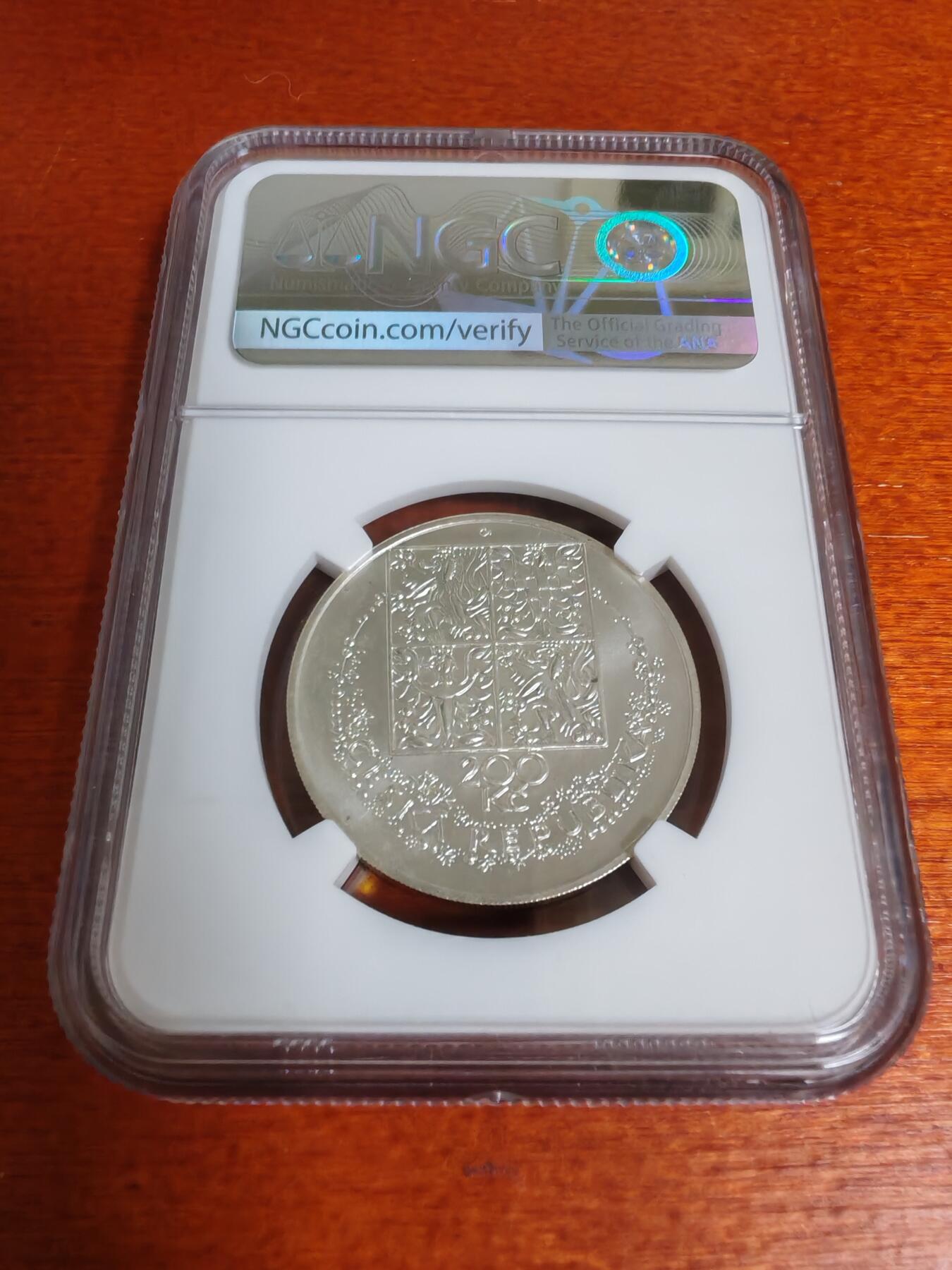 长老汇蛇年精选第五场拍卖 1996 捷克卡尔·斯沃林斯基200克朗银币，NGC MS67分，唯二冠军分，eBay捷克200克朗冠军分基本在2000元以上。发行量18330，其中6120枚在1997年销毁，兔年本人在麦稀奇卖过一枚600多元