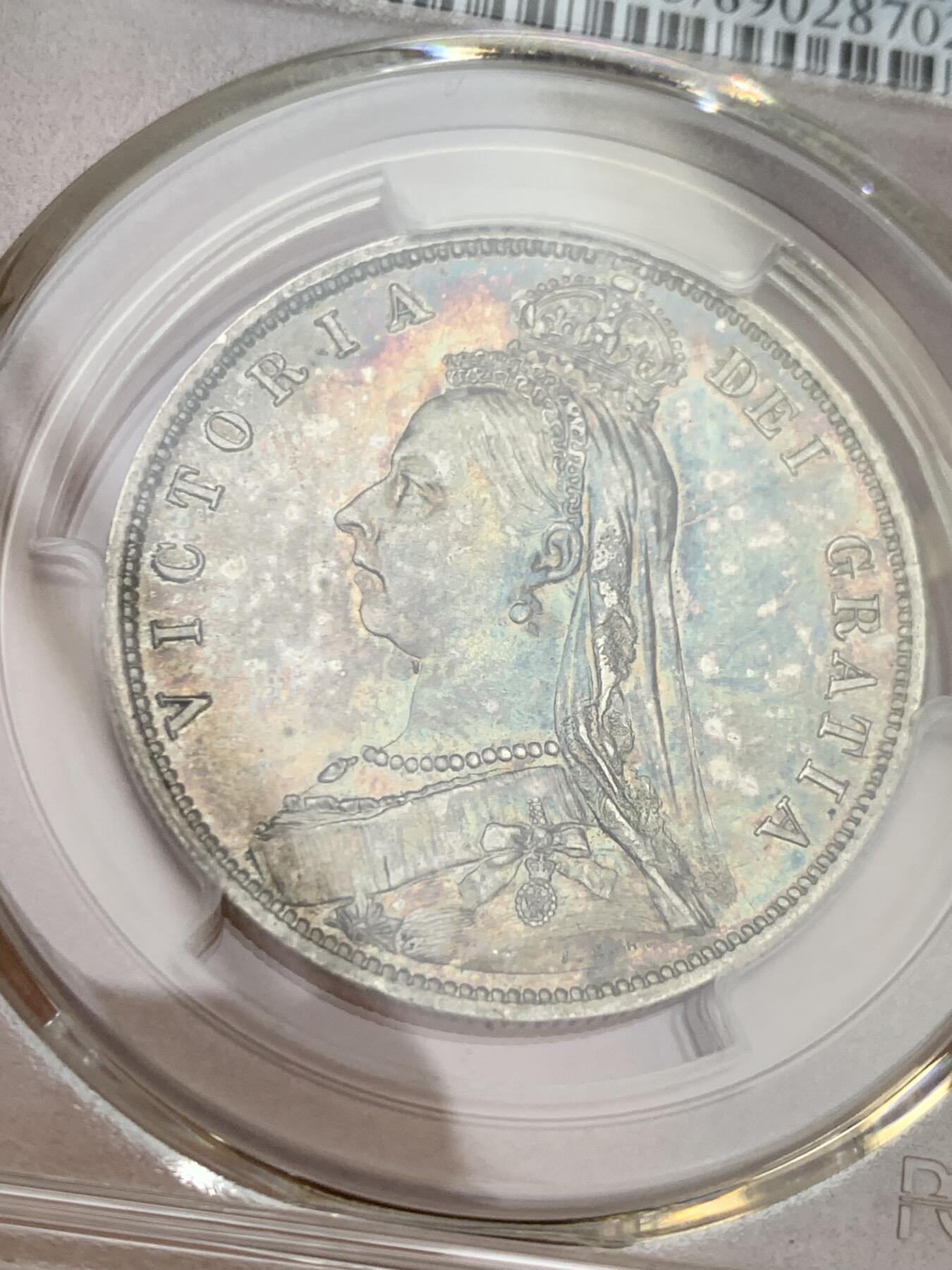 《竞宝斋》第356场 周日，周一  2场连拍 （全场包邮） NGC UNC 英国 1887年 维多利亚高冠半克朗大银币 通体五彩斑斓 细节高点具在 细节见图