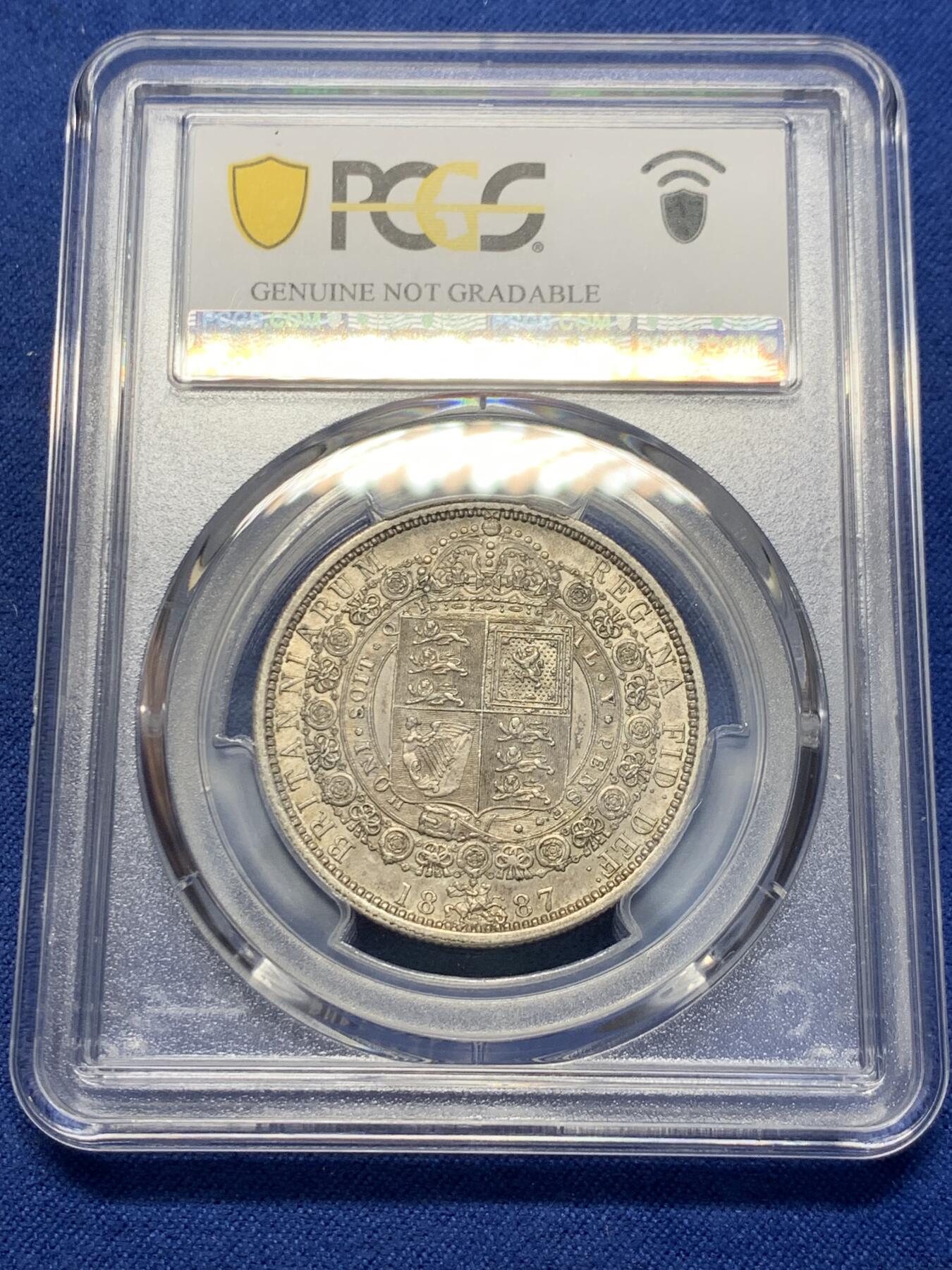 《竞宝斋》第356场 周日，周一  2场连拍 （全场包邮） NGC UNC 英国 1887年 维多利亚高冠半克朗大银币 通体五彩斑斓 细节高点具在 细节见图