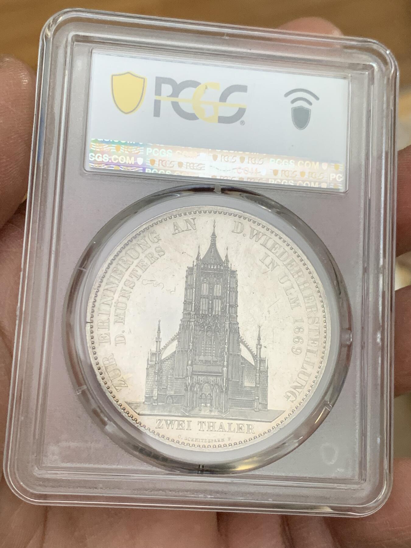 《竞宝斋》第356场 周日，周一  2场连拍 （全场包邮） PCGS-PR62（纯银版）德国符腾堡1869年2泰勒乌尔姆教堂大银币。1869年纯银精制版发行量为80枚，此币重量33.5克，是69年ngc冠军分，由于喜欢PCGS外观所以换盒、但遗憾是PCGS对于教堂没有专门的纯银标注，所以保留NGC标签，附NGC记录