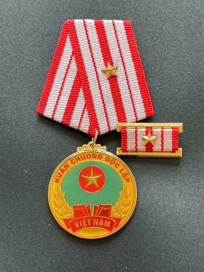 Rimey Holidays韵星假日拍卖第九期-- Rimey Holidays Auction 9 - 越南社会主义共和国三级独立勋章带略一套