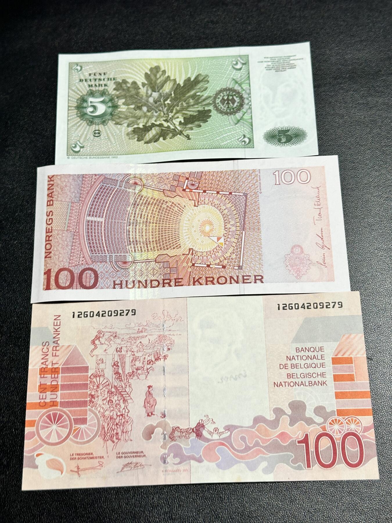 《外钞收藏家》第四百九十一期 德国5马克、挪威100克朗两张全新 +比利时100法郎AU 三张一起