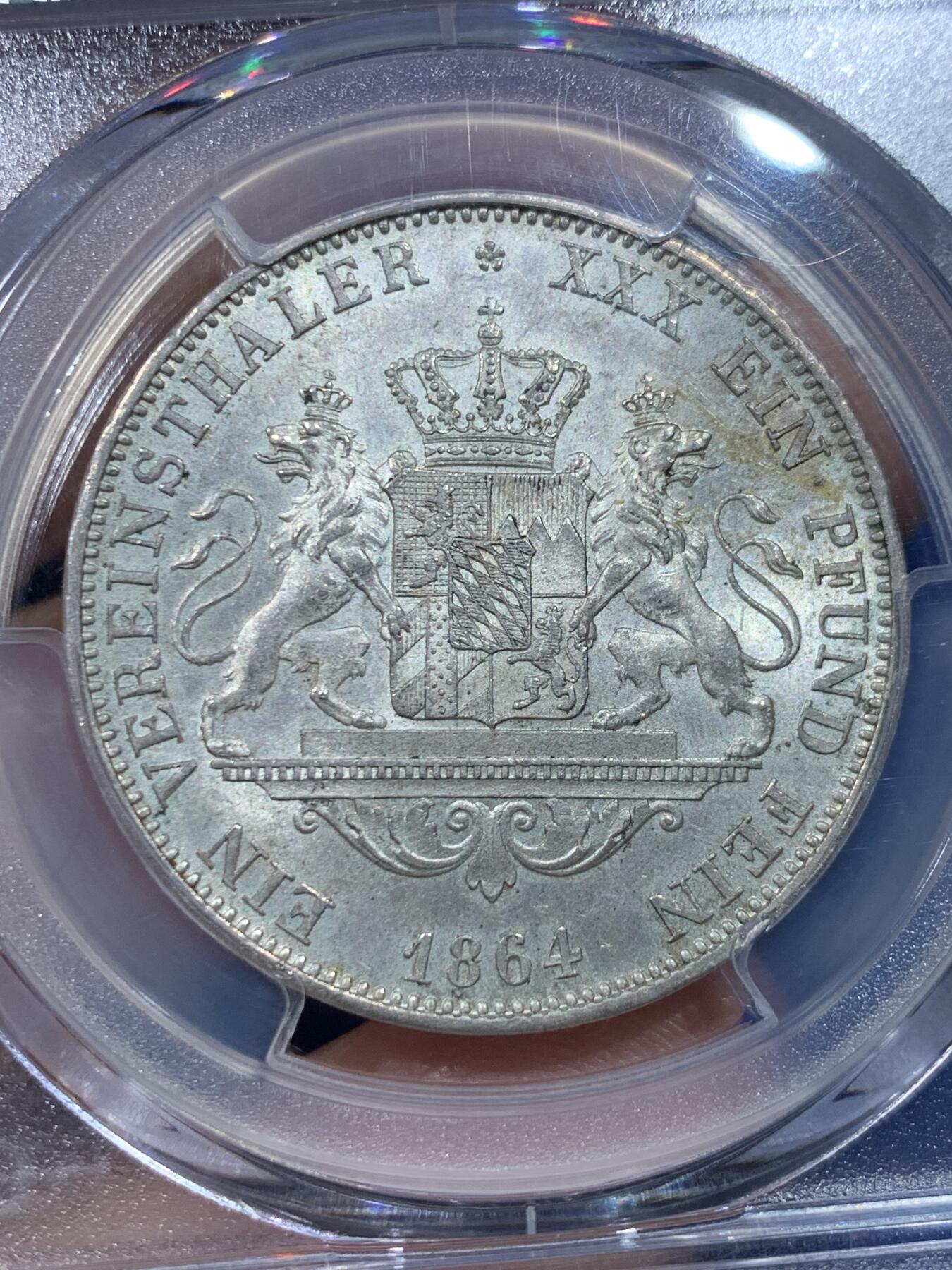 《竞宝斋》第357场 周日，周一  2场连拍 （全场包邮） PCGS MS63 德国1864年巴伐利亚马克西米利安二世 双狮流通1泰勒 发行量最少的年份 封面广告币 淡彩包浆 底板好