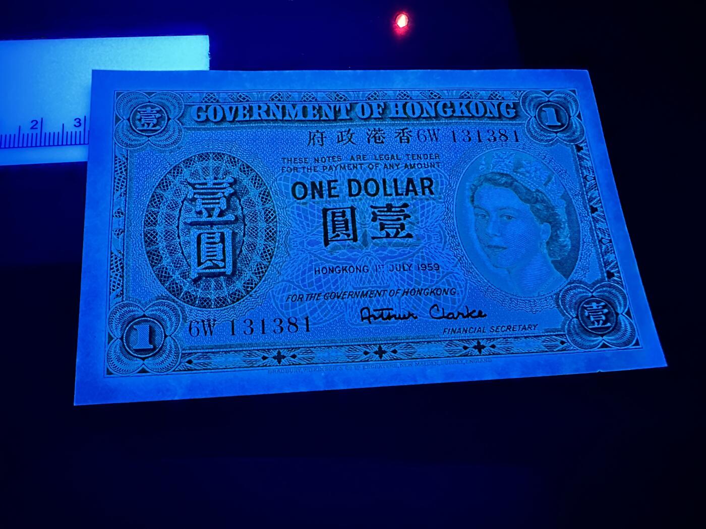 《外钞收藏家》第四百九十二期 1959年香港政府1元 女王钞 UNC- 轻微潮 一个黄点 无47