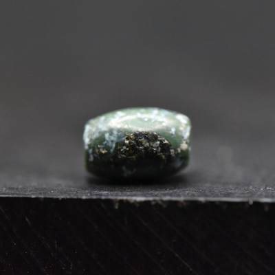 【良泉】【自动场】第二十五期，3月13日晚19.30点开拍！100组，古希腊 古罗马 拜占庭 古波斯 古印度 伊斯兰等 古代钱币杂项专场 - 公元前后【西亚】绿色鸡肝玛瑙珠，对孔10.5毫米