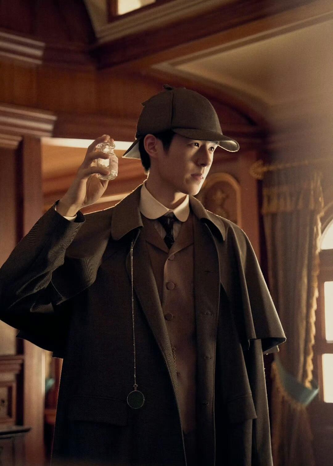 零元拍：上映25天今天破33亿，《唐探1900》导演陈思诚，双男主刘昊然、王宝强三签影片Luxe官方海报，签于广州路演！