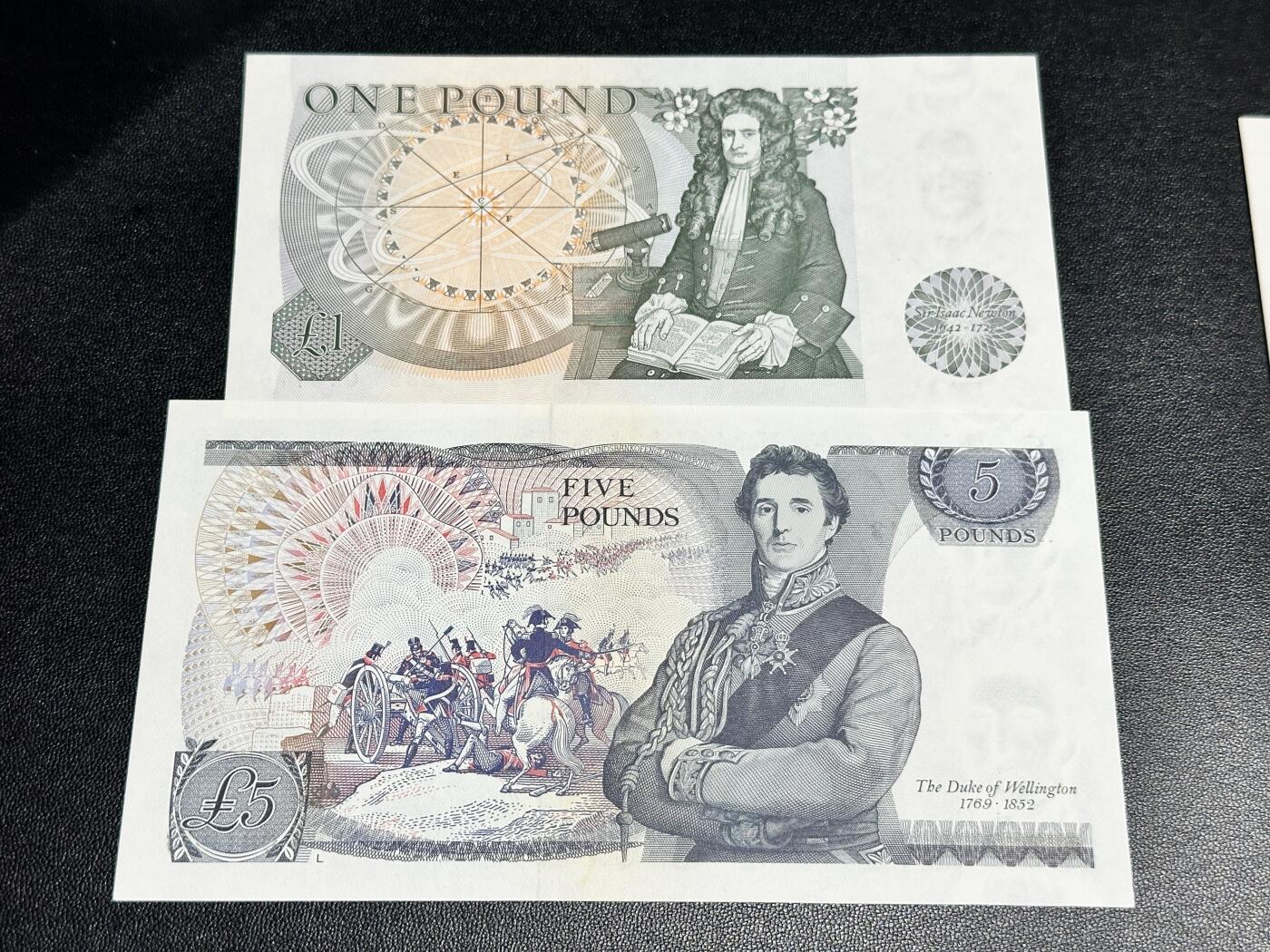 《外钞收藏家》第四百九十二期 英国D序列1镑 全新+5镑非全新 两张一起