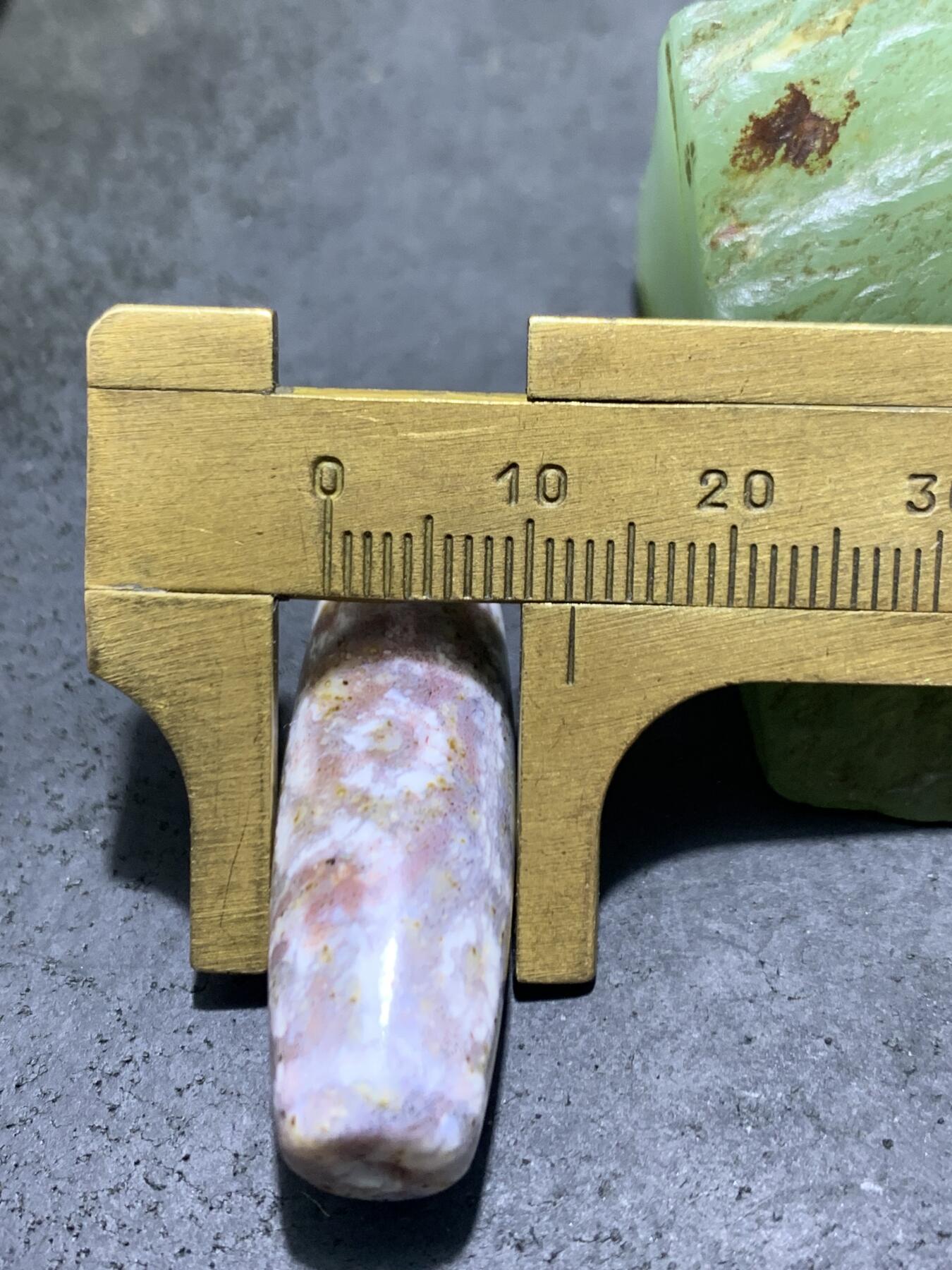 精品藏传象雄朱砂九眼天珠一颗，，
