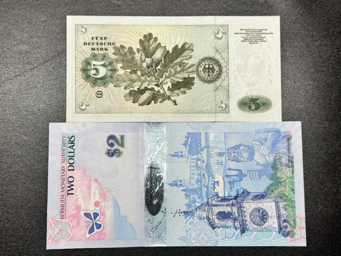 《外钞收藏家》第四百九十二期 德国5马克+百慕大2元 两种一起 非全新品相如图 百慕大透视窗处有瑕疵