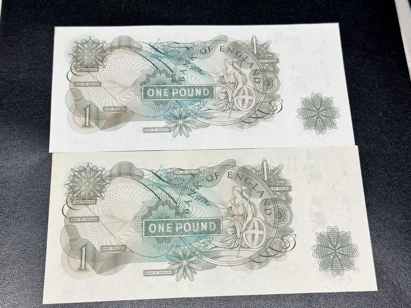 《外钞收藏家》第四百九十二期 英国C序列1镑 2个签名 无折 一个轻微潮 一个差些