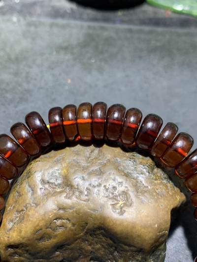 乌克兰血珀随形隔片手串一条 乌克兰血珀随形隔片手串一条