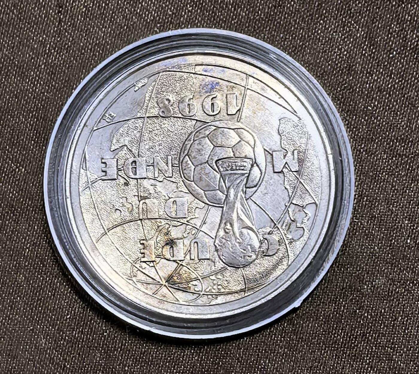 北京马甸外国币专卖第135期，外国币专场，陆续上拍，欢迎关注 法国 1997年 1法朗 足球赛 纪念银币