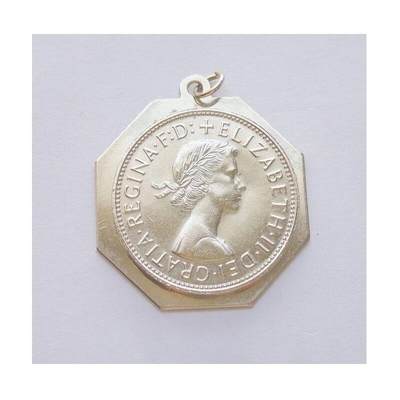英国伊丽莎白 镀银高浮雕精制八角六边形币章吊坠 35MM - 英国伊丽莎白 镀银高浮雕精制八角六边形币章吊坠 35MM