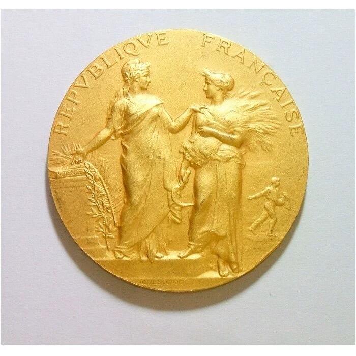 法国1900年前后 谷物女神站像高浮雕精制镀金大银章 42MM