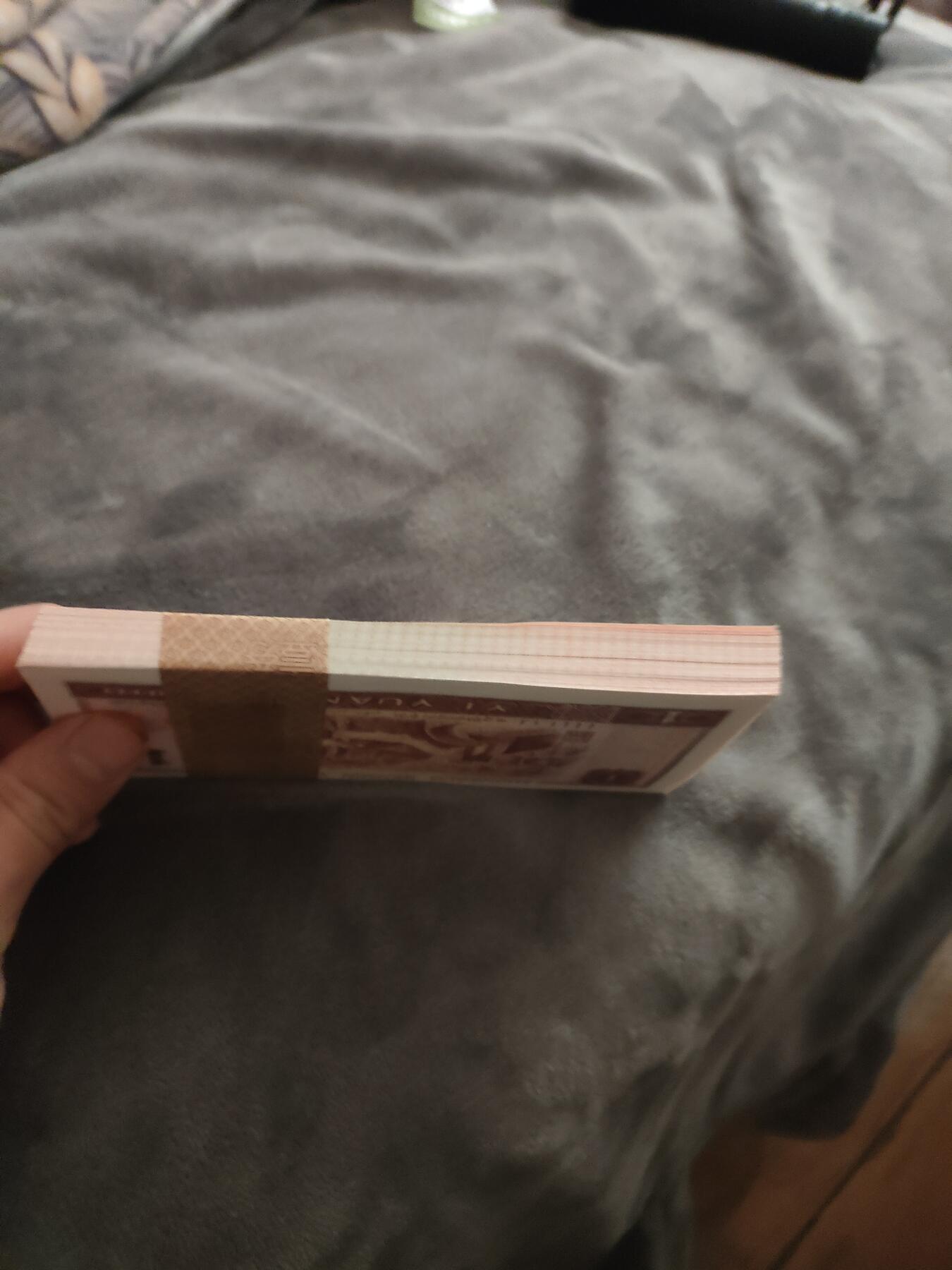 四版币，961满天星桃花红201尾一刀 SB冠  号码72519201   百连号  末流通全新全品  实物如图:品相绝，状态佳，颜色正   低价出售顺丰包邮!  有问题拍前提出，售出非假不退