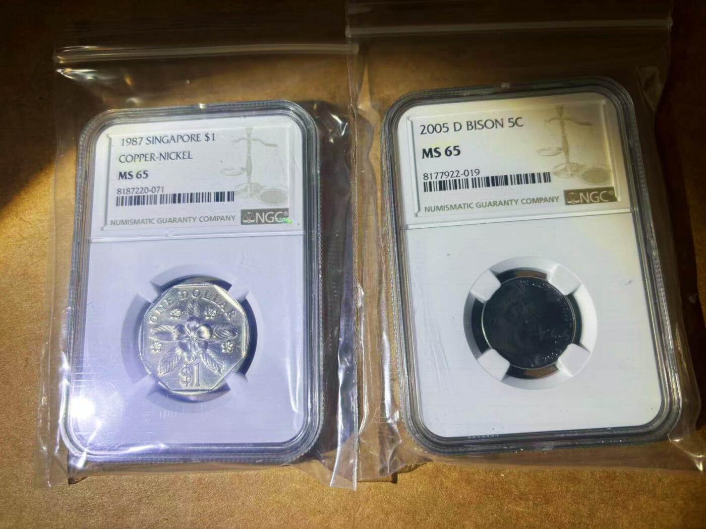 【Blue Auction】✨世界纸币精拍第624期【精】 【一组2枚】美国 2005年5分 野牛&新加坡 1987年1元 NGC MS65