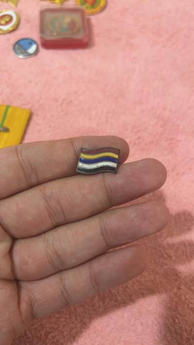 古冰库章牌勋赏收藏第37场拍卖 - 民国政府五色旗章，大多是当时的官员佩戴