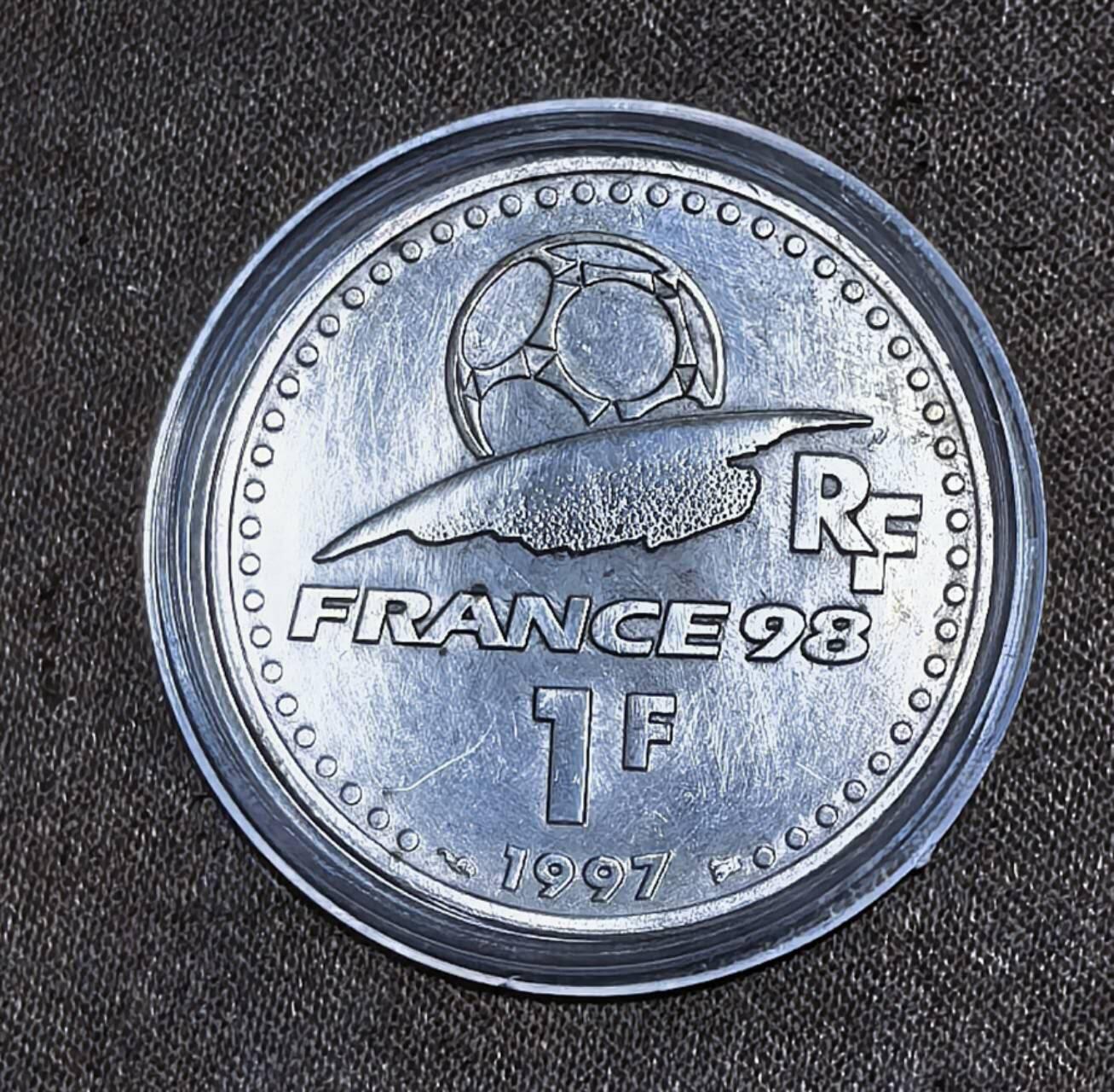 北京马甸外国币专卖第135期，外国币专场，陆续上拍，欢迎关注 法国 1997年 1法朗 足球赛 纪念银币