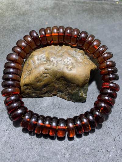 乌克兰血珀随形隔片手串一条 乌克兰血珀随形隔片手串一条