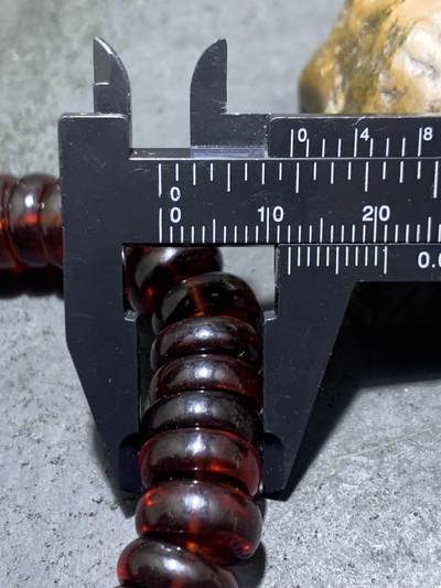 乌克兰血珀随形隔片手串一条 乌克兰血珀随形隔片手串一条