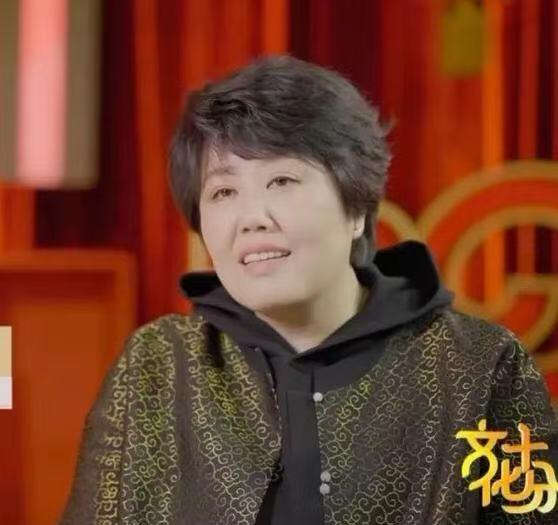 零元拍： 2025中央广播电视总台乙巳蛇年春节联欢晚会总导演于蕾签名总台春晚官方吉祥物巳升升毛绒公仔