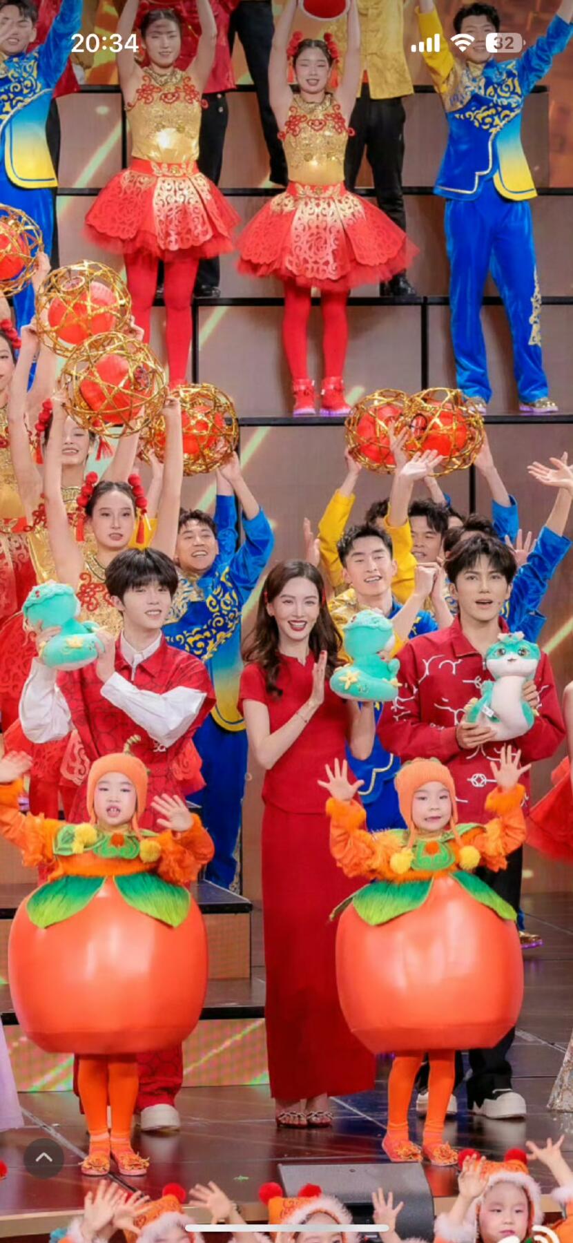 零元拍： 2025中央广播电视总台乙巳蛇年春节联欢晚会总导演于蕾签名总台春晚官方吉祥物巳升升毛绒公仔