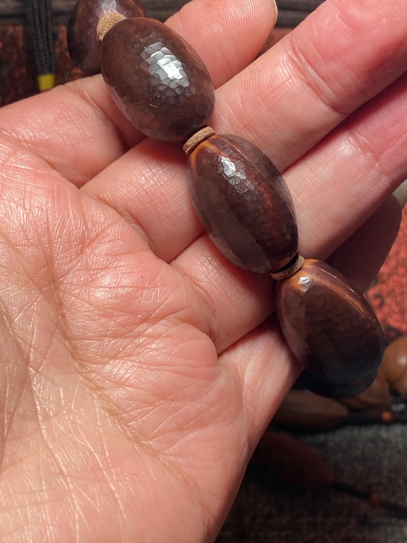 福利苏工核雕纯手工雕刻，天然紫核钻面手串，6年老籽立体感十足尺寸1。8x2.7稀缺串喜欢的来价格不贵