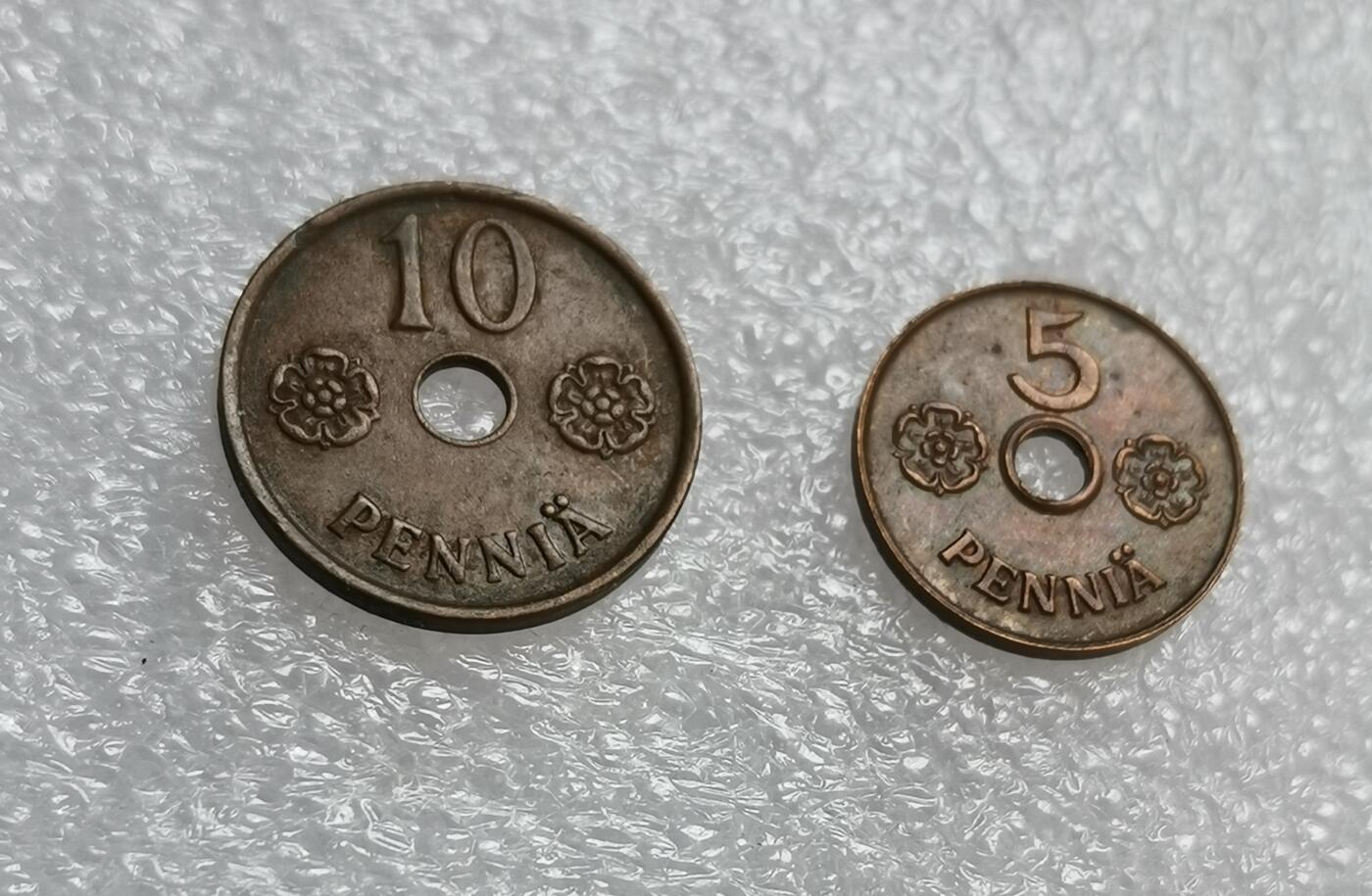 瓶子🏺第179期拍卖会  1941年芬兰5-10盆尼一对
