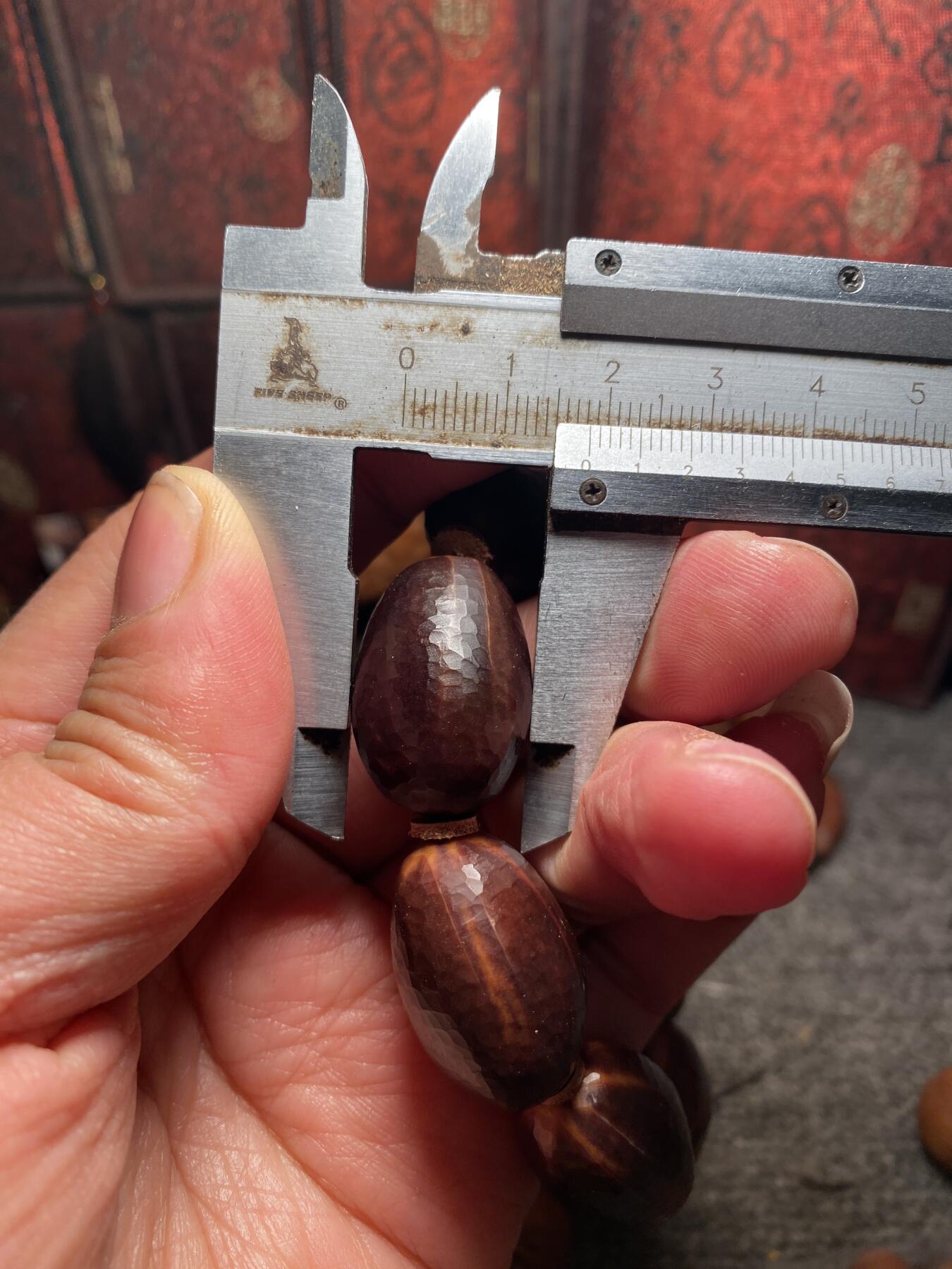 福利苏工核雕纯手工雕刻，天然紫核钻面手串，6年老籽立体感十足尺寸1。8x2.7稀缺串喜欢的来价格不贵