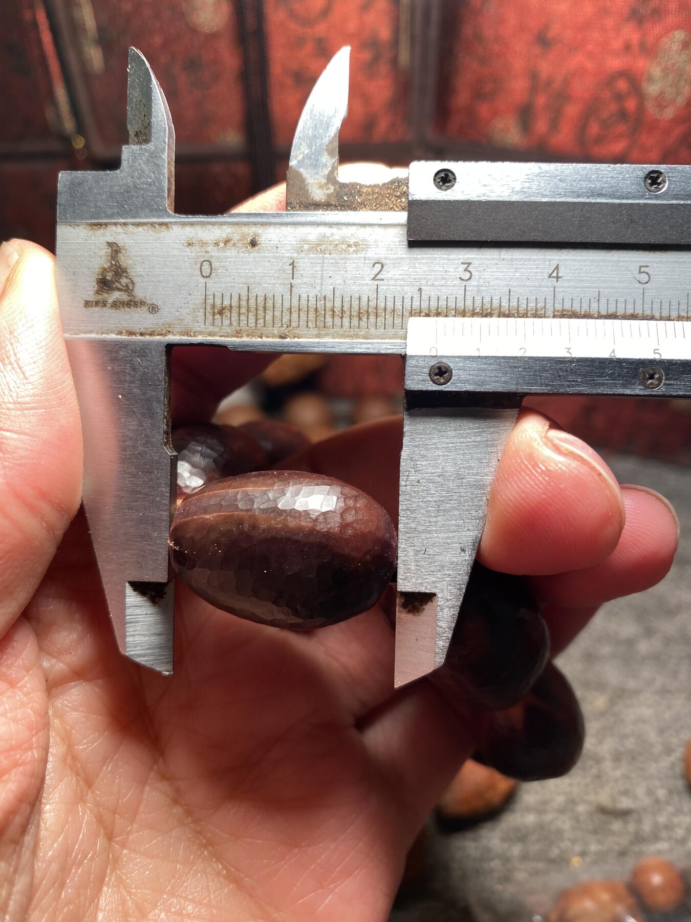 福利苏工核雕纯手工雕刻，天然紫核钻面手串，6年老籽立体感十足尺寸1。8x2.7稀缺串喜欢的来价格不贵