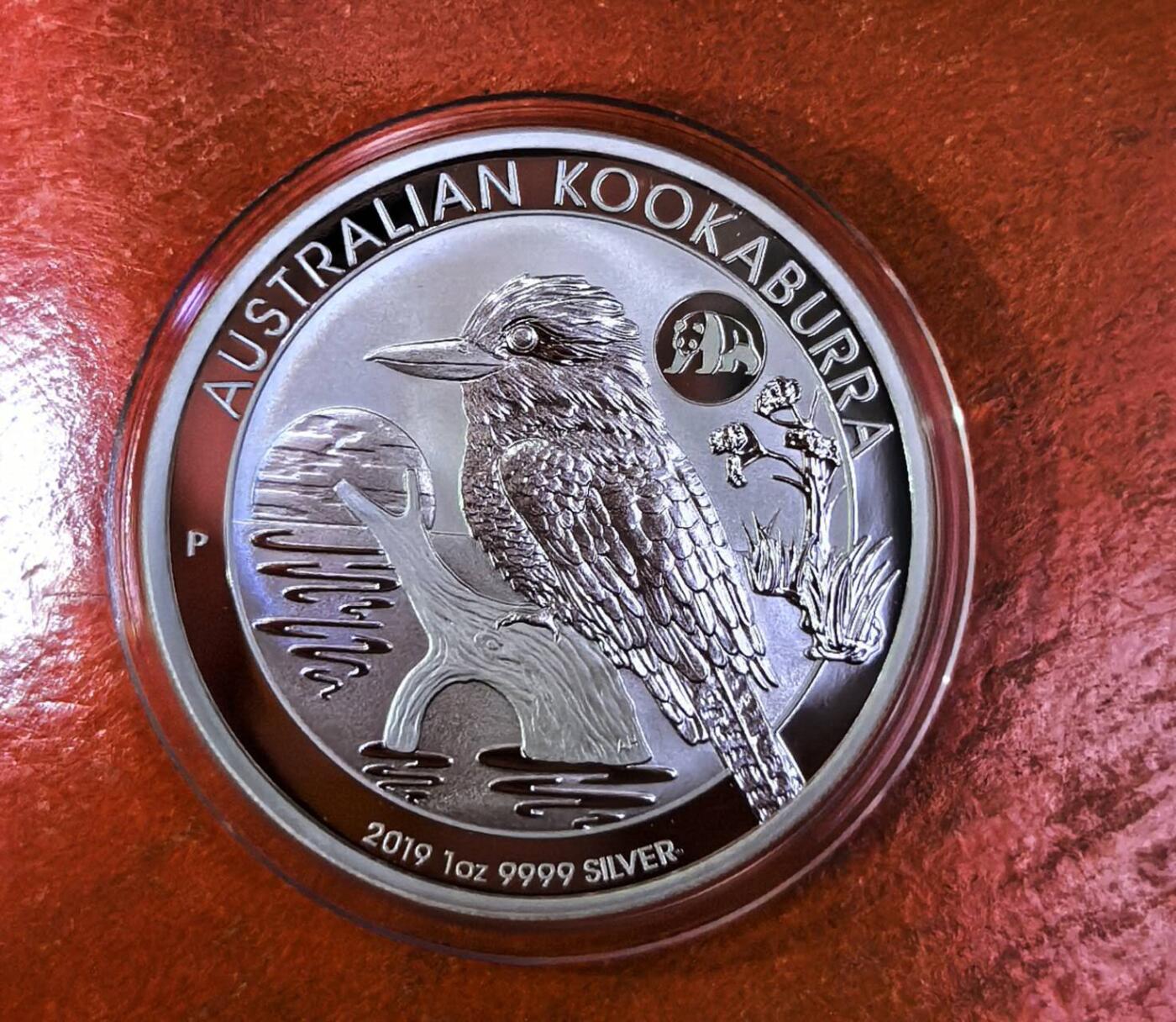 北京马甸外国币专卖第135期，外国币专场，陆续上拍，欢迎关注 澳大利亚2019年翠鸟私印北京钱币展熊猫1盎司银币