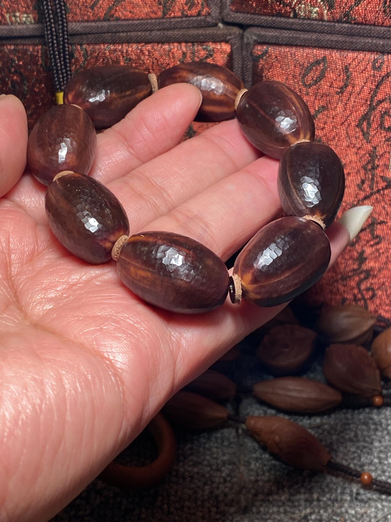 福利苏工核雕纯手工雕刻，天然紫核钻面手串，6年老籽立体感十足尺寸1。8x2.7稀缺串喜欢的来价格不贵