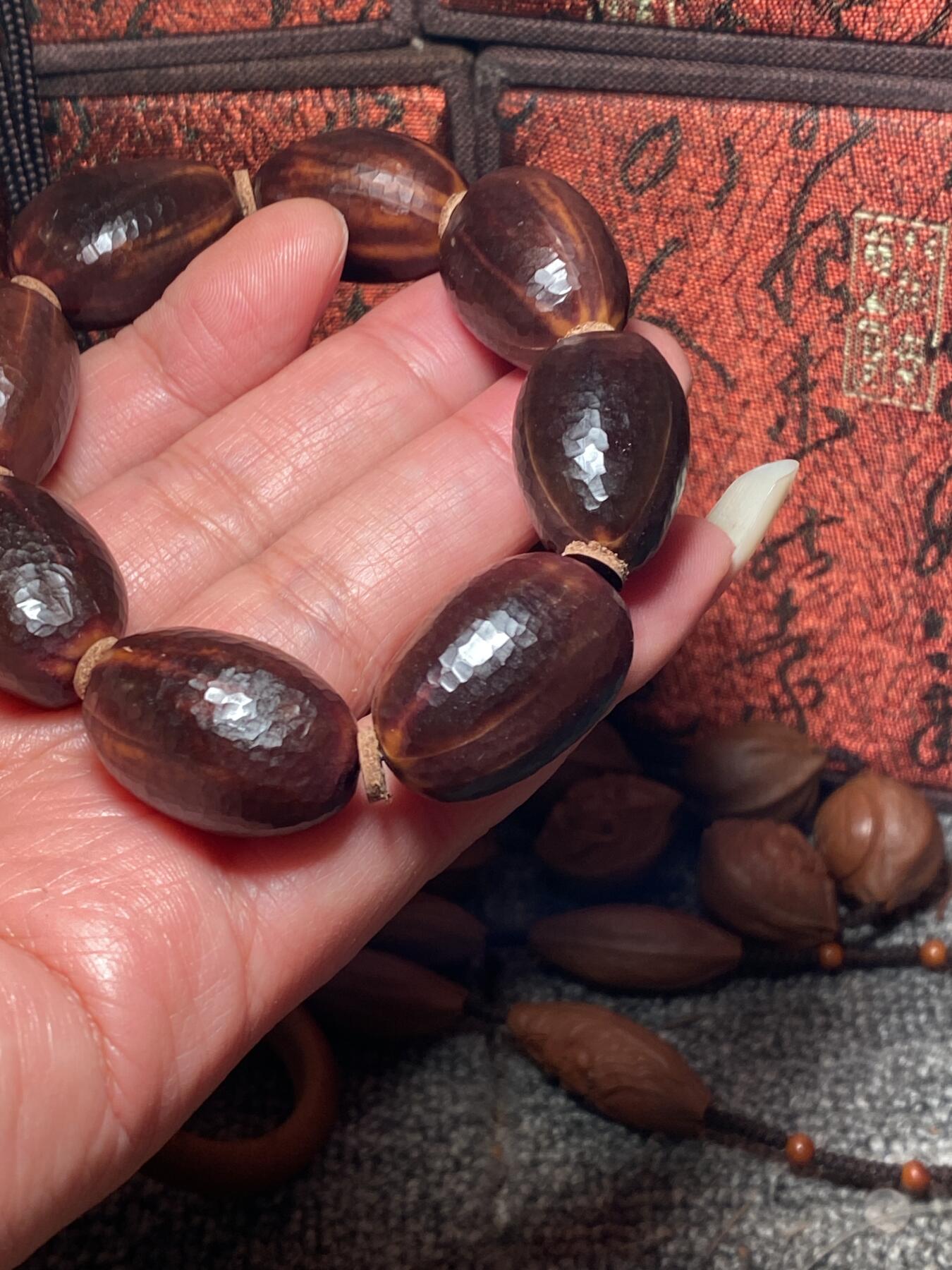 福利苏工核雕纯手工雕刻，天然紫核钻面手串，6年老籽立体感十足尺寸1。8x2.7稀缺串喜欢的来价格不贵